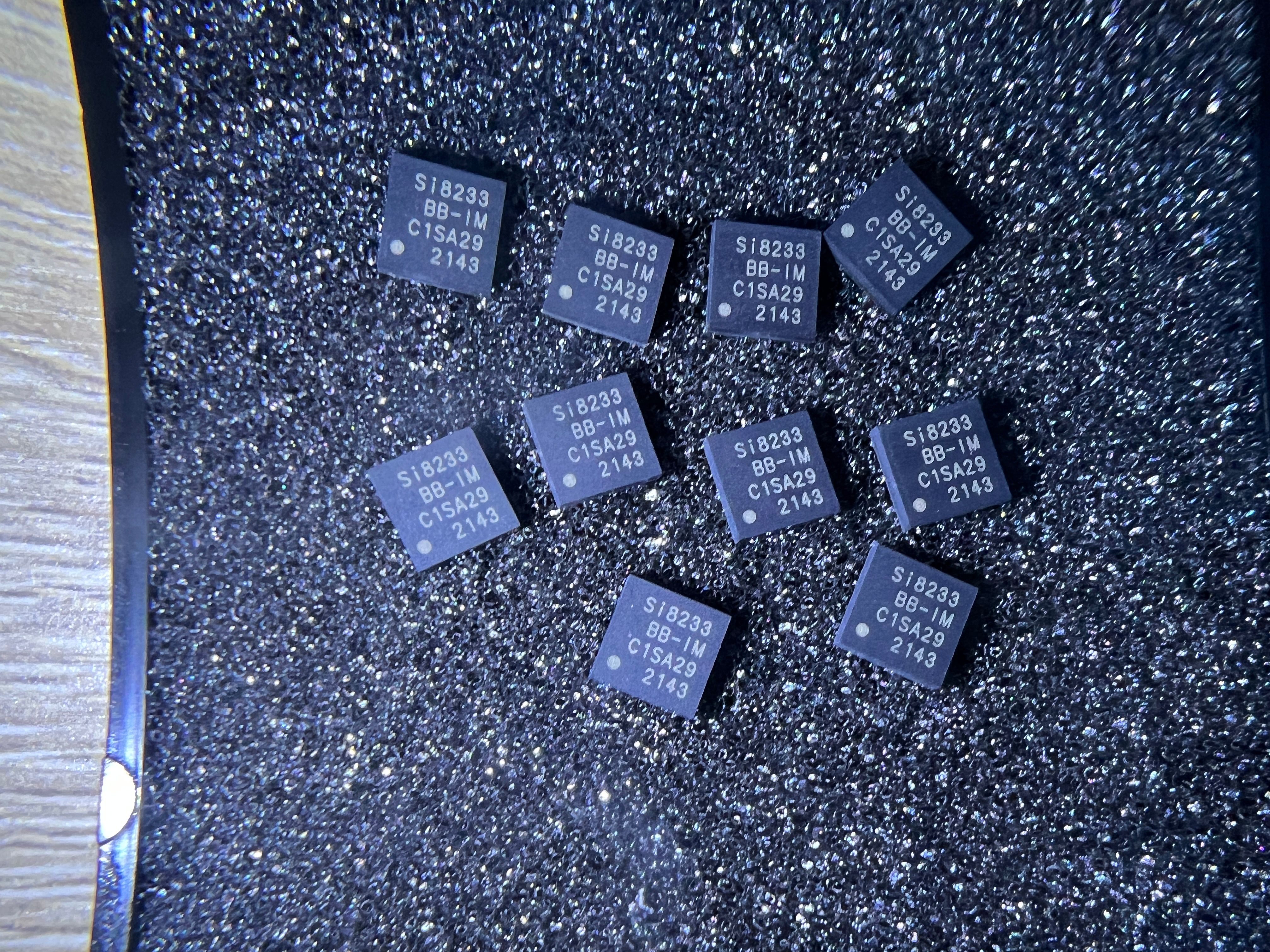 Si8233BB-D-IM