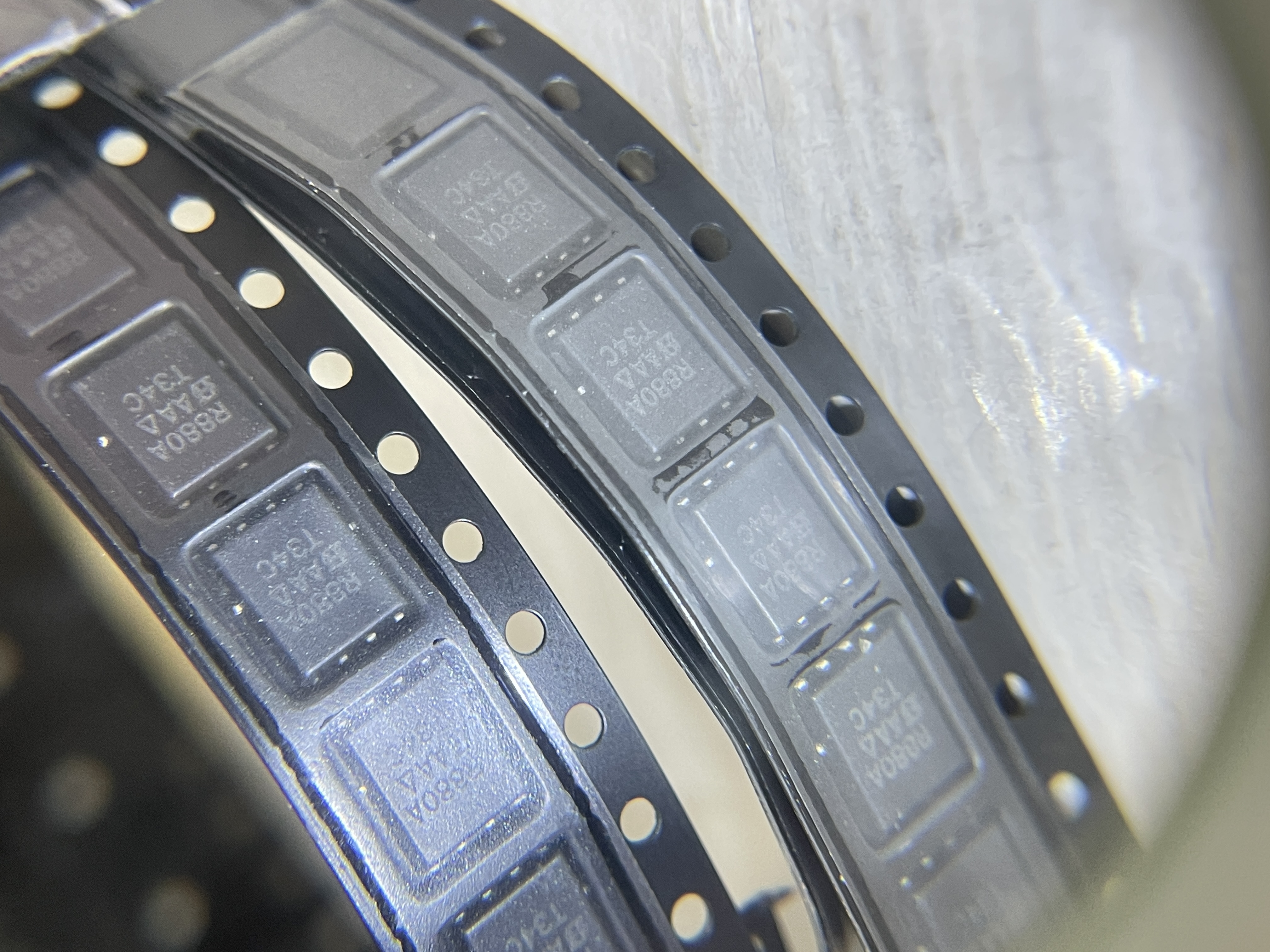 SIR880ADP-T1-GE3